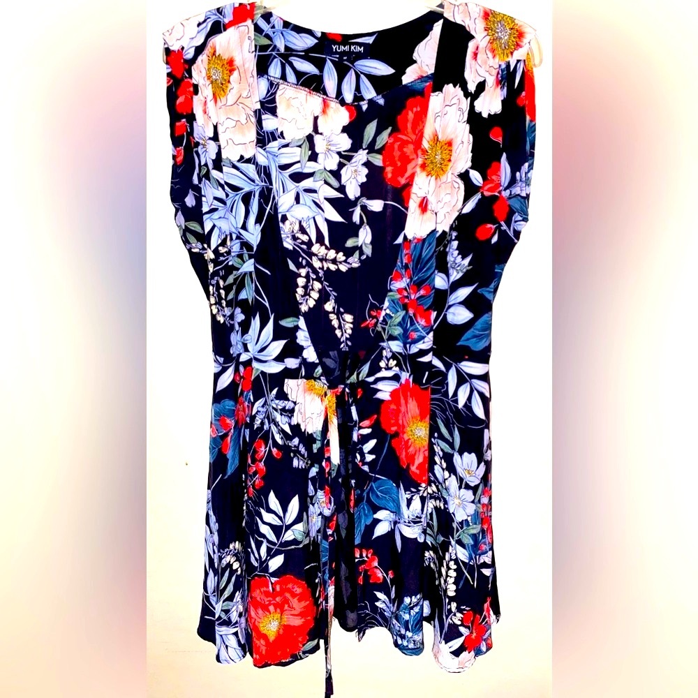 Yumi Kim Colorful Floral Kimono Top Size Medium (NWOT)
